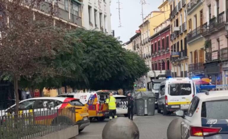 Muere un hombre atropellado por un camión de la basura en pleno centro de Madrid