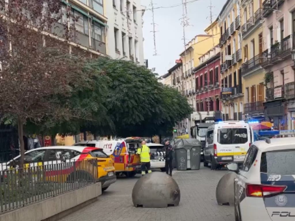 Muere un hombre atropellado por un camión de la basura en pleno centro de Madrid