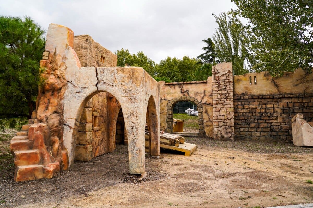 Avanza el montaje del Parque Mágicas Navidades de Torrejón de Ardoz que abrirá a finales de noviembre 