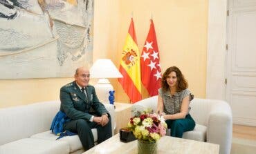 Ayuso recibe al coronel de la Guardia Civil cesado por Marlaska y restituido por la Justicia 