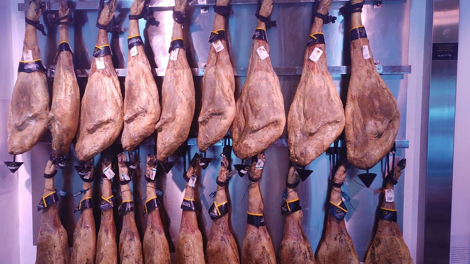 Desmantelada en Fuenlabrada una trama que exportaba a China productos ibéricos falsificando marcas como 5J