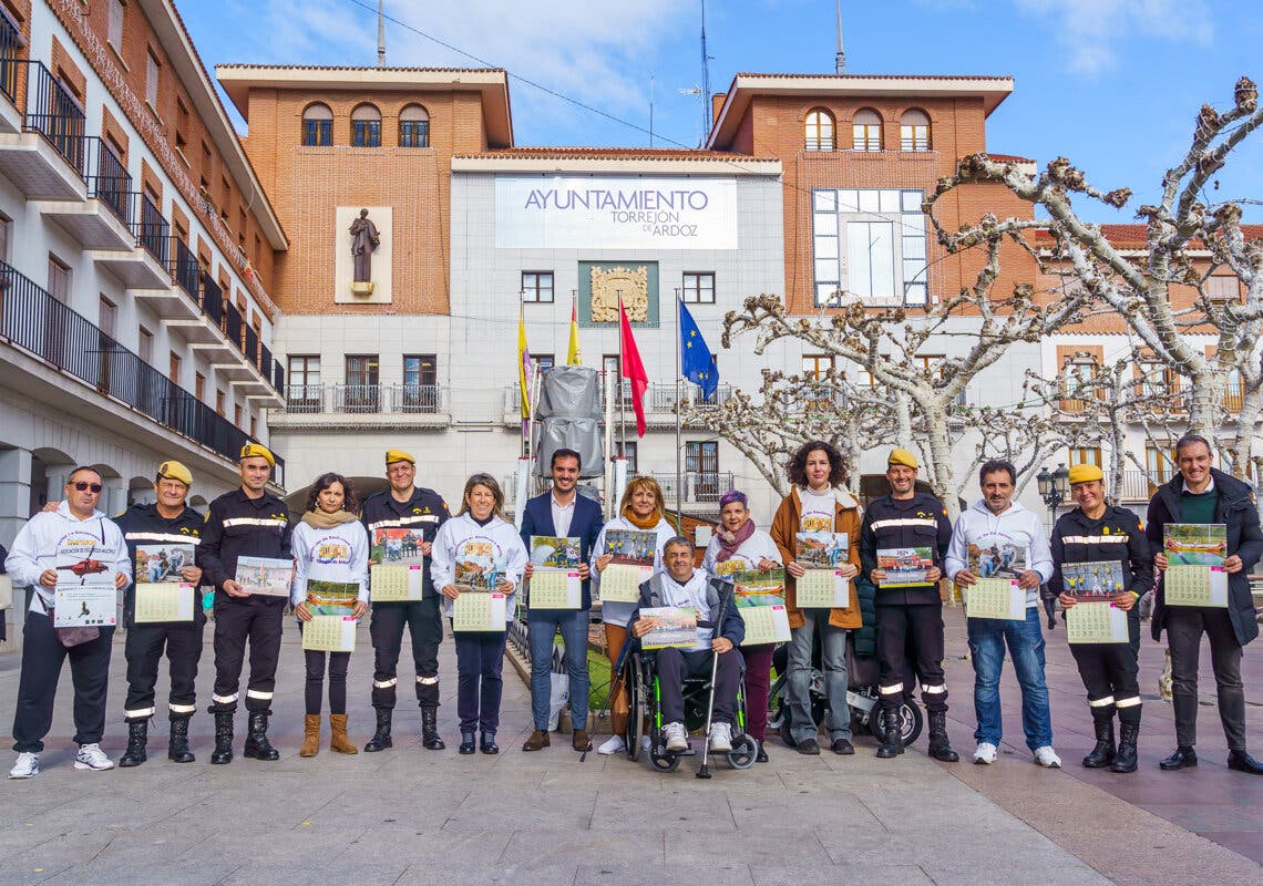 La UME posa en un calendario solidario con la Asociación de Esclerosis Múltiple de Torrejón