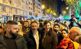 Undécima noche de protestas en Ferraz sin incidentes y con la presencia de la estrella de la TV americana Tucker Carlson