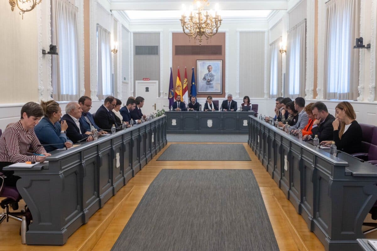 El Pleno de Guadalajara rechaza la amnistía con la abstención del PSOE 