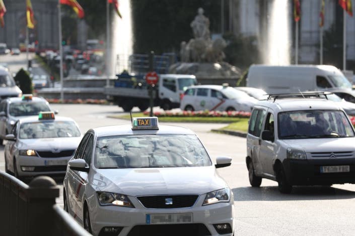 Madrid actualiza las tarifas del taxi para 2024: la del aeropuerto al interior de la M-30 se incrementa por primera vez en 14 años