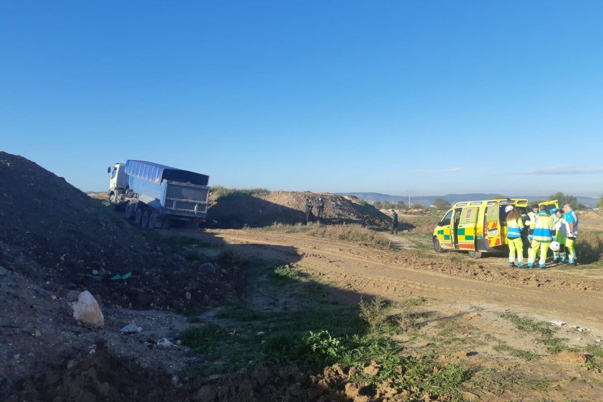 Muere un trabajador aplastado por una pala excavadora en Velilla de San Antonio