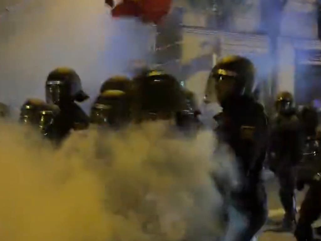 El Gobierno justifica los gases lacrimógenos en Ferraz y los sindicatos policiales piden dimisiones 