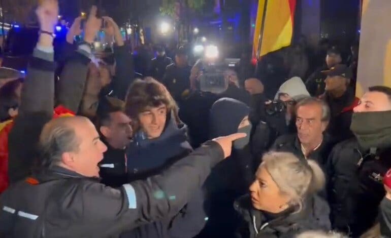 Sexto día de protestas contra la amnistía en Madrid: los manifestantes señalan y expulsan a los radicales