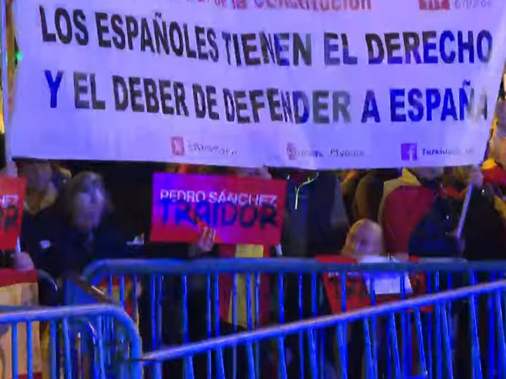 Octava noche de protestas contra el PSOE de Sánchez en Madrid