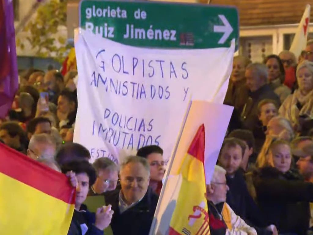 El octavo día de protestas en Ferraz acabó con un detenido y sin incidentes graves