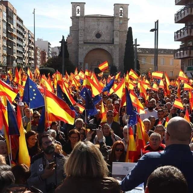 Más de 9.000 personas abarrotan la Plaza de Santo Domingo de Guadalajara contra la amnistía y piden a Page que la impida