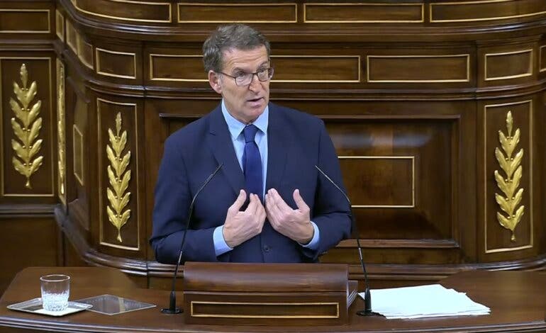 Feijóo acusa a Sánchez de «corrupción política» por la amnistía y de «comprar» los apoyos de su investidura 