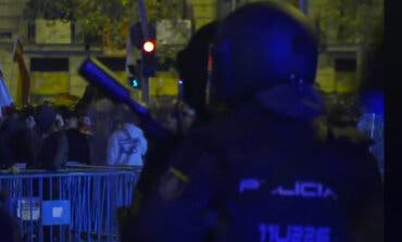 La decimocuarta noche de protestas en Ferraz deja siete detenidos y siete heridos