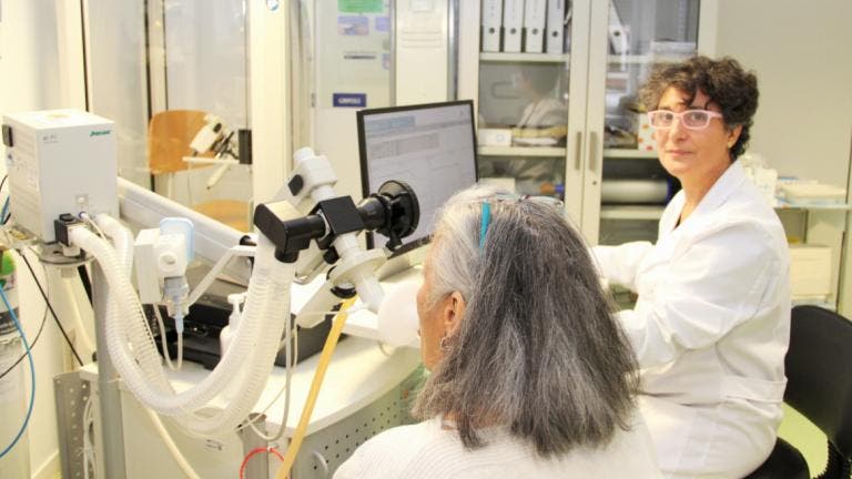 Neumólogos de la sanidad pública madrileña emplean una novedosa técnica en pacientes con EPOC que mejora los resultados de tratamientos convencionales