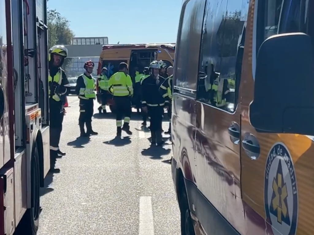 Cinco heridos al chocar un coche contra otro que estaba averiado en la M-30