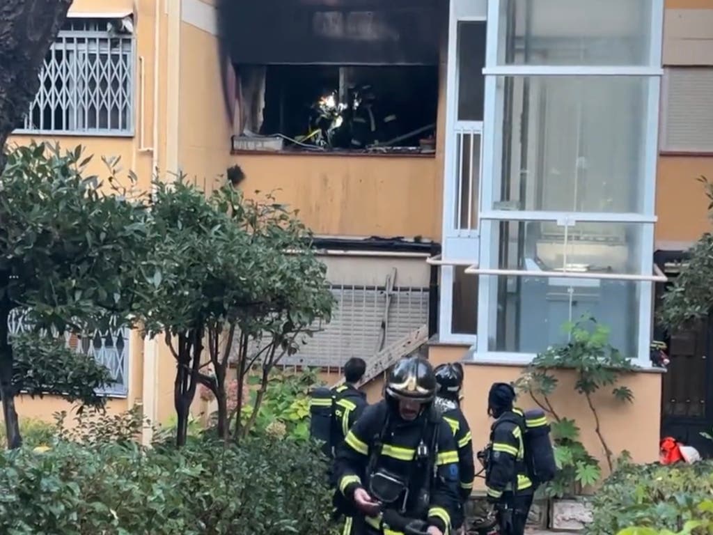 Tres mujeres heridas al saltar a la calle desde sus pisos tras un incendio en San Blas