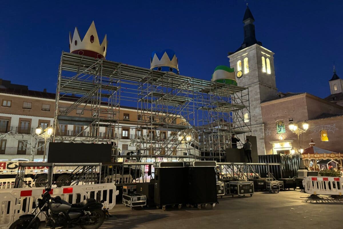 Torrejón de Ardoz ultima el montaje del nuevo espectáculo navideño de la Plaza Mayor 