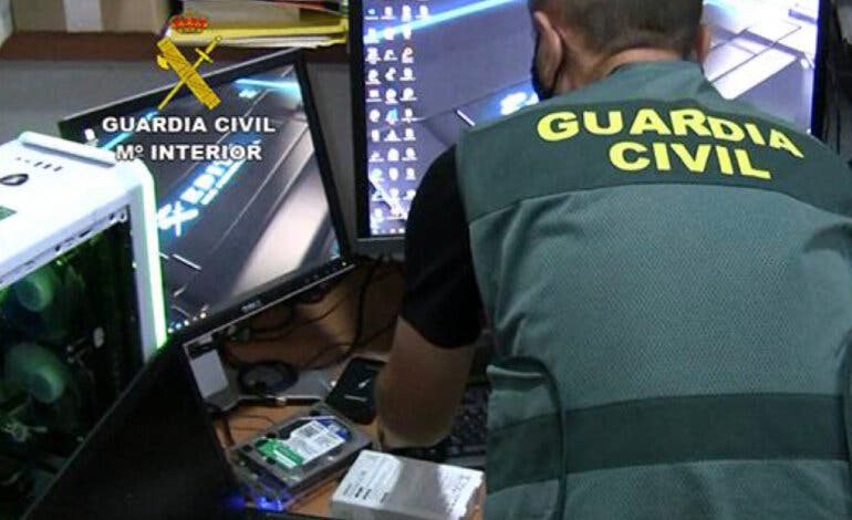 Investigan la inclusión de menores madrileños en chats de contenido sexual y violento sin su consentimiento