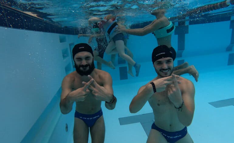 El alcalde de Torrejón de Ardoz «se moja» por una buena causa 