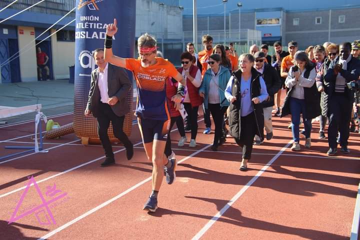 Un atleta de Coslada pasa 24 horas corriendo por una causa solidaria