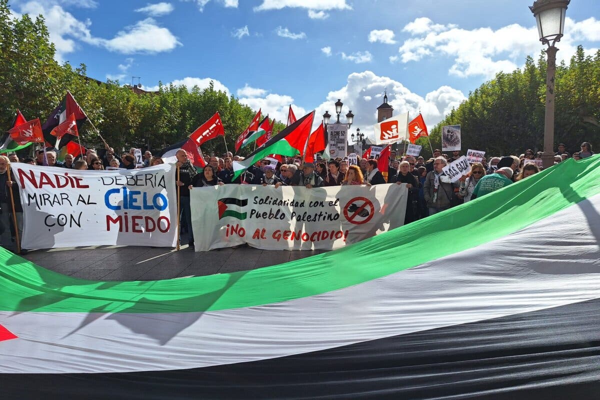 Cientos de personas se manifiestan en Alcalá de Henares en solidaridad con el pueblo palestino