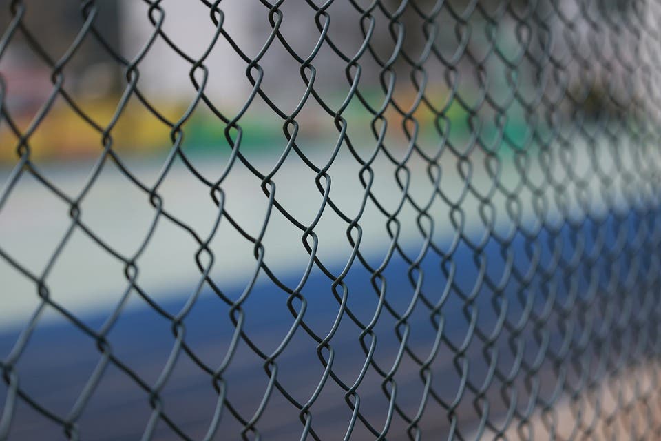 Apuñalan a un joven y le roban las zapatillas en unas canchas de Santa Eugenia 