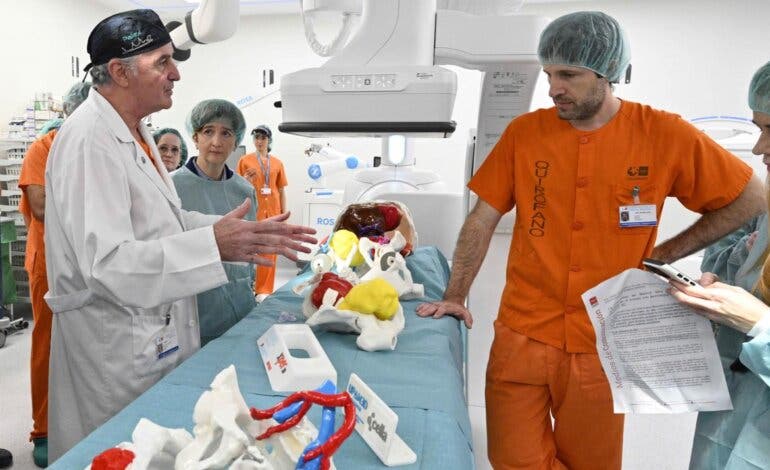 La Comunidad de Madrid abre el primer quirófano en el mundo con tecnología híbrida e impresión 3D