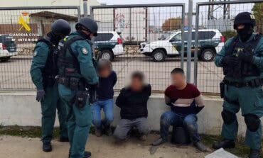 Desmantelan en Cabanillas una nave con más de 9.000 plantas de marihuana y detienen a tres chinos escondidos en un túnel