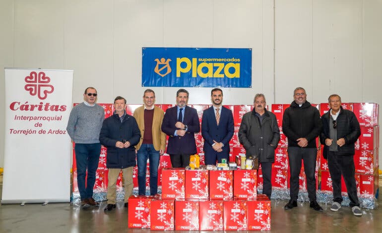 Torrejón de Ardoz entrega 500 cestas navideñas a Cáritas para las familias más desfavorecidas de la ciudad