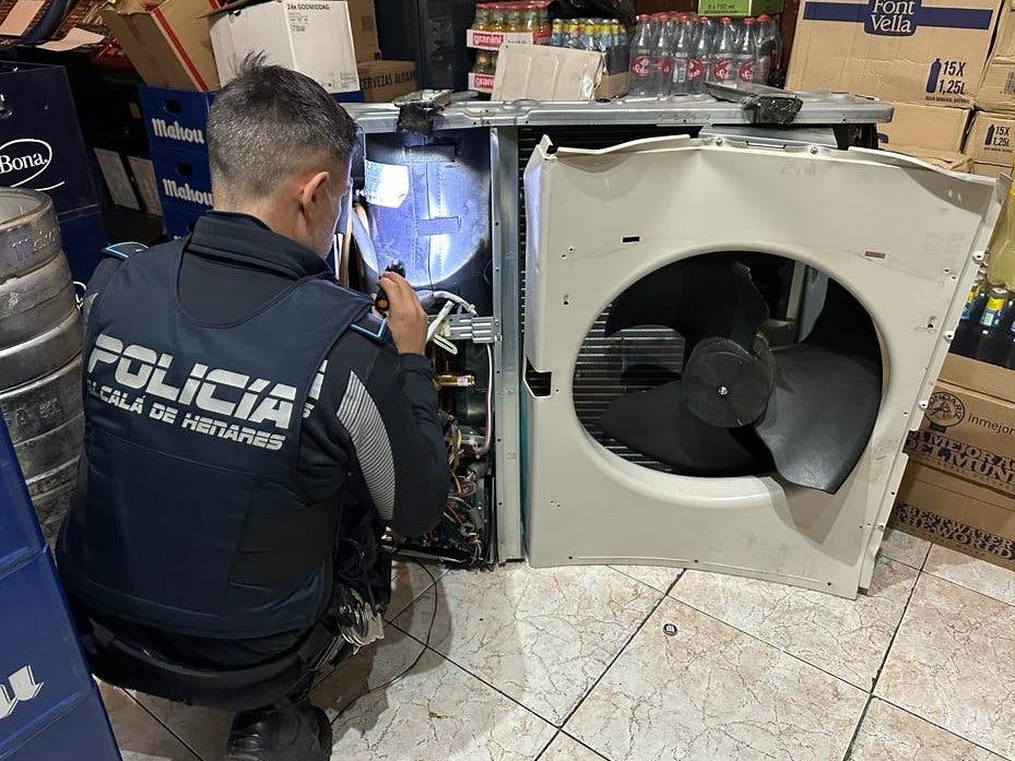 Detenidos en Alcalá de Henares por robar un equipo de aire acondicionado valorado en unos 6.000 euros