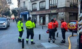 Un incendio en la cocina de un restaurante provoca una gran humareda cerca de Gran Vía 
