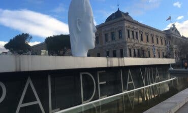 La escultura «Julia» de Jaume Plensa permanecerá hasta 2027 en la Plaza de Colón