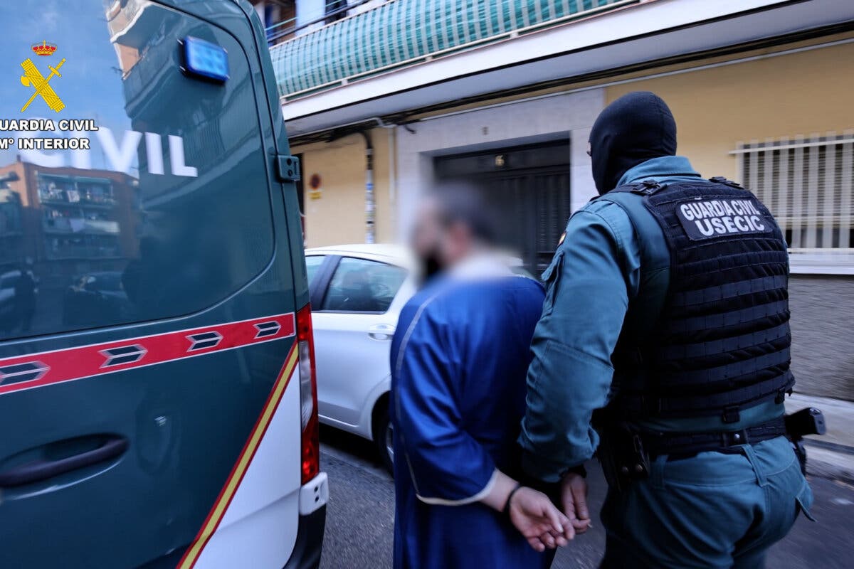 Detenido en Madrid un imán y profesor de árabe que captaba a menores para convertirlos en terroristas