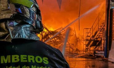 Arden tres naves industriales de una empresa de eventos en Paracuellos de Jarama