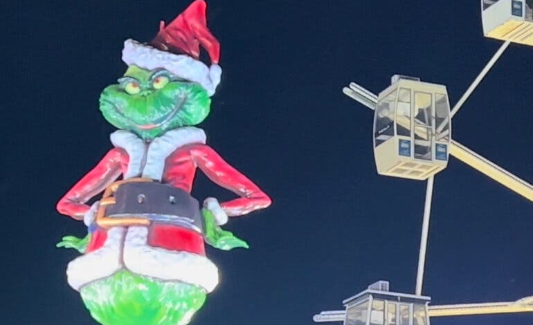 Sillas voladoras, dos norias, el Grinch... las espectaculares atracciones del Parque Mágicas Navidades de Torrejón de Ardoz