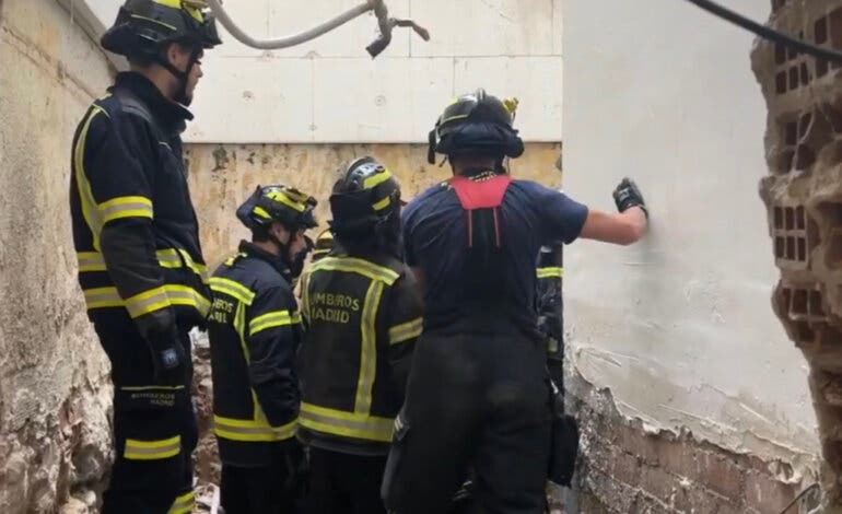 Muere un trabajador de 42 años tras derrumbarse una galería subterránea en Madrid