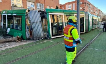13 heridos leves en un accidente entre el tranvía de Parla y una furgoneta