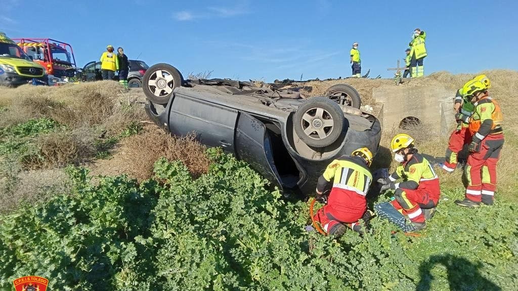 Mueren dos jóvenes en un choque frontal entre dos turismos en Toledo