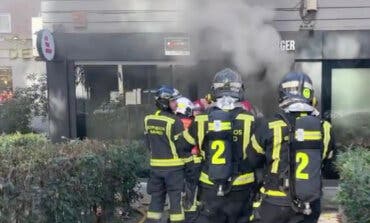 Intoxicada una trabajadora de una hamburguesería en Madrid tras incendiarse la cocina del restaurante 