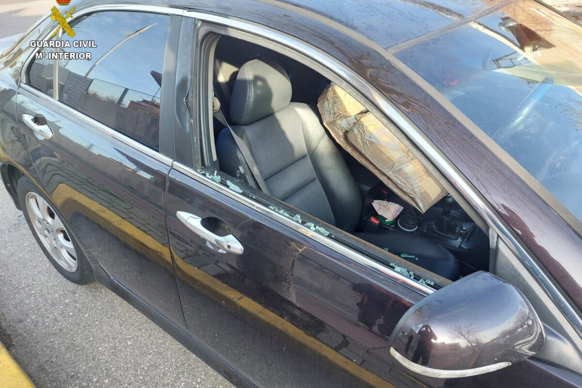 Detenido un hombre al ser sorprendido robando en el interior de vehículos en Azuqueca de Henares