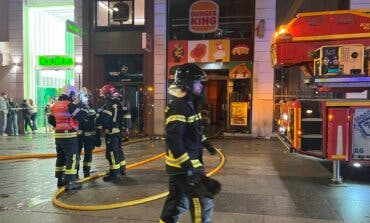 Aparatoso incendio sin heridos en un Burger King de la Gran Vía de Madrid 