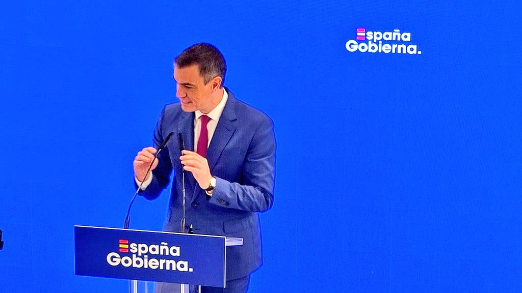 Sánchez anuncia una inversión de 2.400 millones para ampliar el aeropuerto de Barajas 