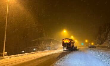 El 112 avisa: «Nieva en la Sierra de Madrid, no olvides cadenas o neumáticos»