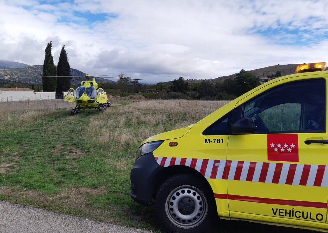 Dos jóvenes heridos graves en un accidente entre una moto y un coche en Colmenar de Oreja