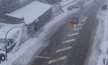 Continúa la alerta por frío en Madrid y es obligatorio el uso de cadenas en Cotos y Navacerrada