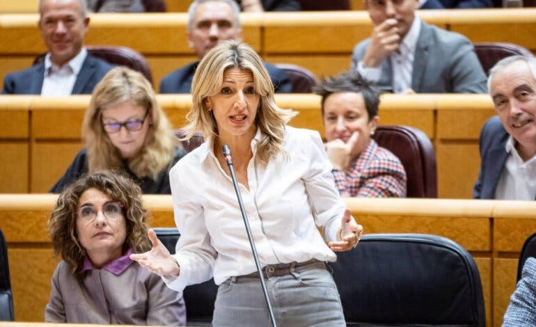 El Gobierno subirá el salario mínimo un 5% en 2024 tras un acuerdo con los sindicatos