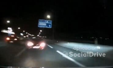 Buscan a un conductor kamikaze que huyó a pie tras chocar contra un taxi en la A-1