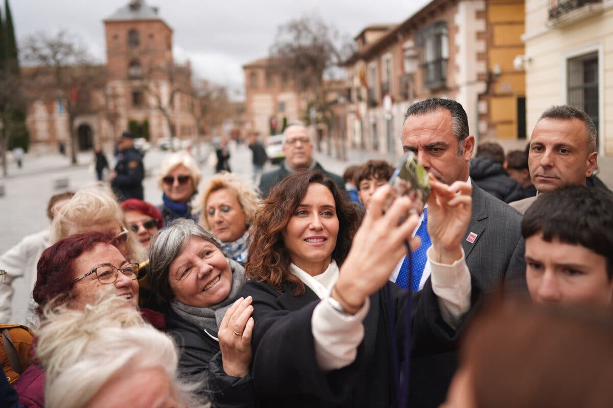 Ayuso anuncia nuevas inversiones en Alcalá de Henares y la entrega de los primeros pisos de alquiler asequible