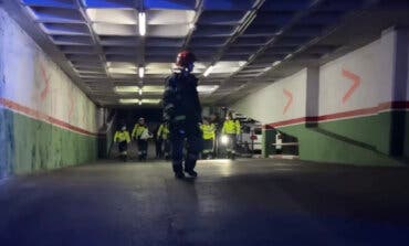 Recuperan de una parada cardiorrespiratoria a un hombre aplastado por el vehículo que reparaba en Madrid