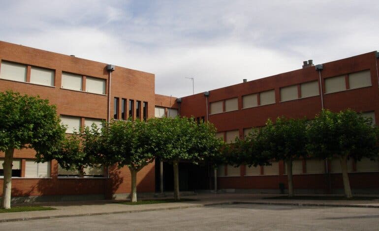 El chico que apuñaló a un compañero de instituto en Alcalá de Henares ingresa en un centro de menores